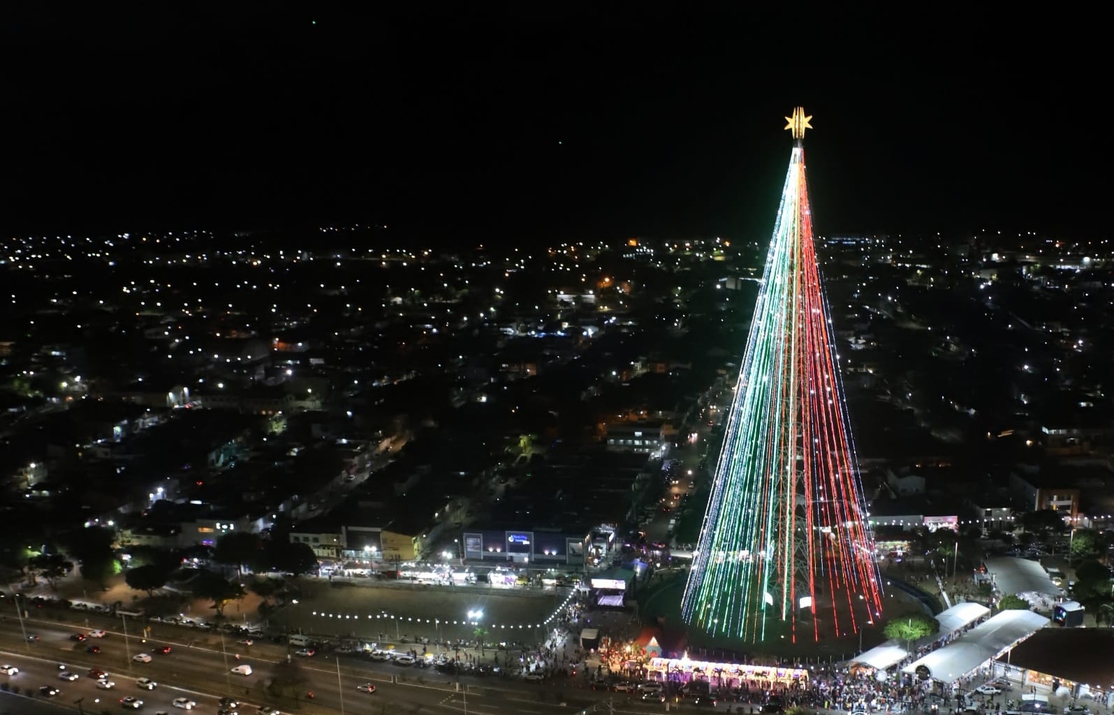 Símbolo do Natal em Natal, Árvore de Mirassol é acesa com as cores das  campanhas sociais - Agência NE9