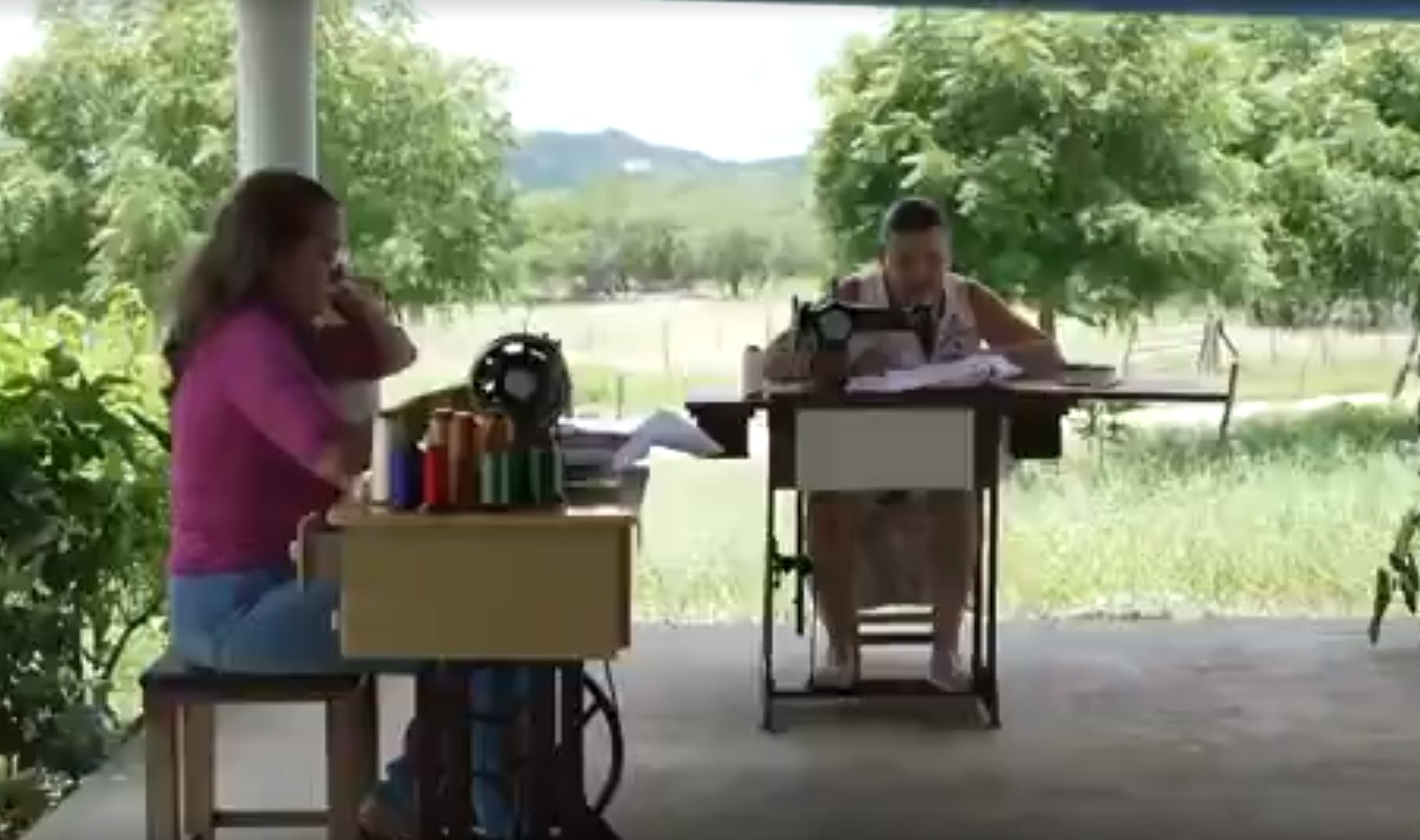 bordadeiras trabalhando