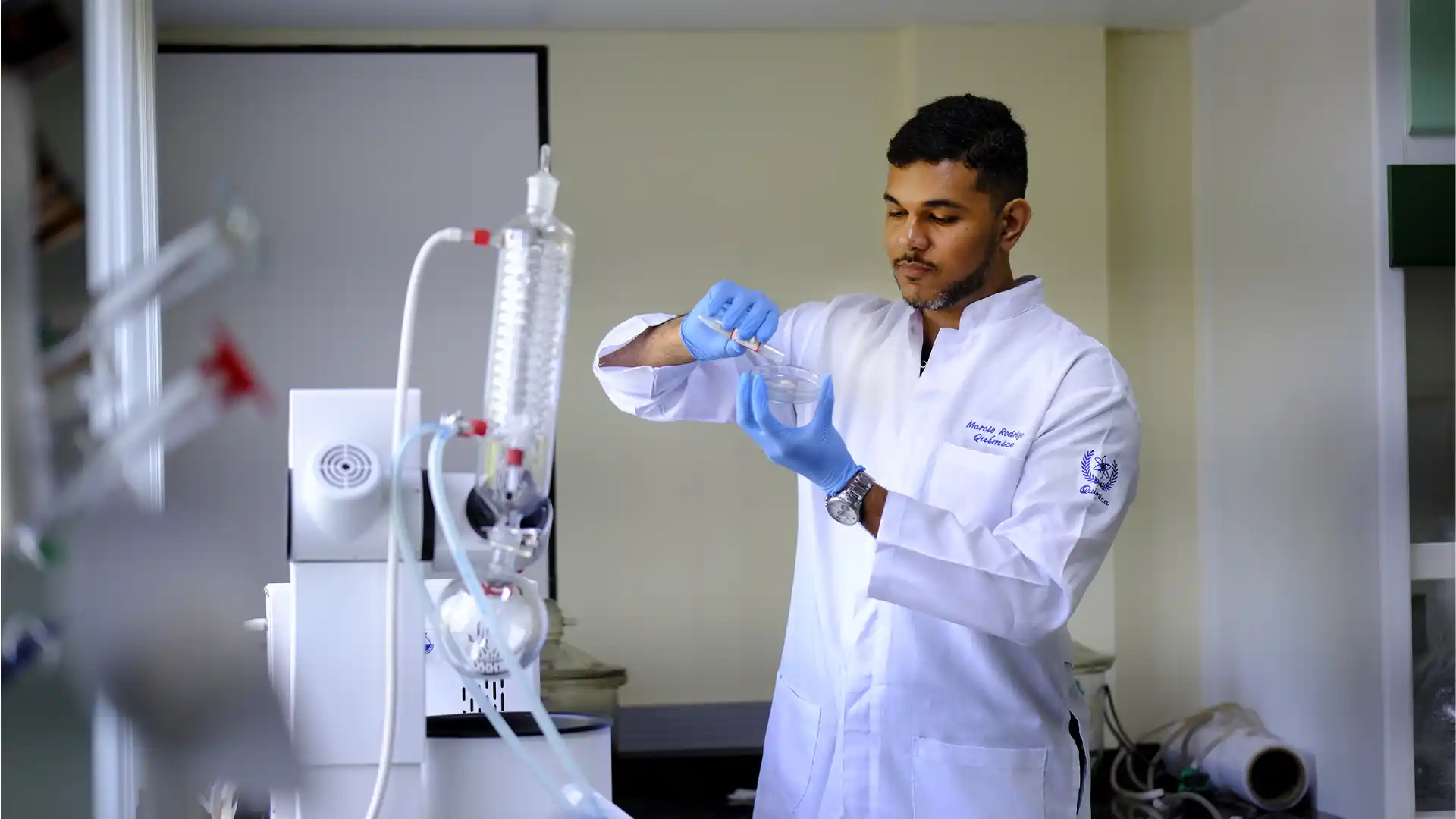 Os catalisadores promovem a desoxigenação de óleos vegetais, transformando-os em biocombustíveisFoto: Cícero Oliveira – Agecom/UFRN